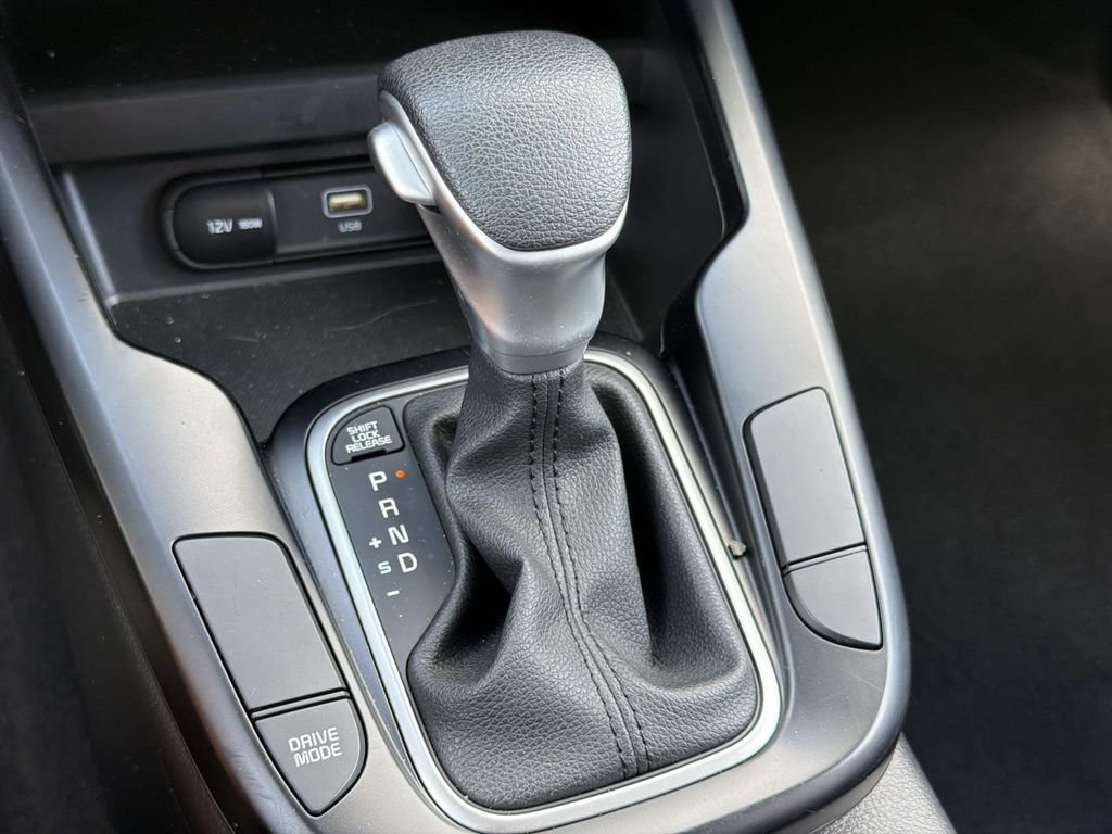 Used 2025 Kia Soul LX w/ LX Technology Package FWD image 22