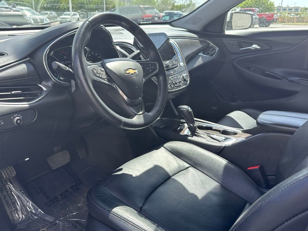 Used 2017 Chevrolet Malibu Premier w/ Driver Confidence Package FWD image 11