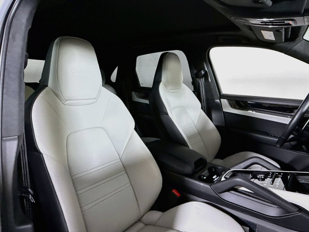Certified 2024 Porsche Cayenne Turbo AWD/4WD image 18