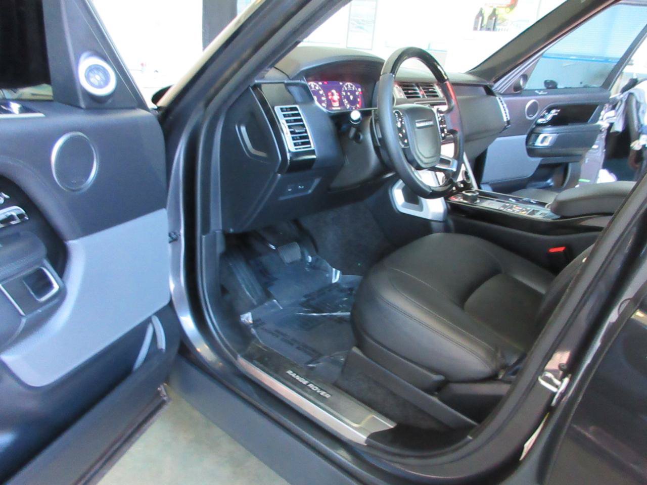Used 2019 Land Rover Range Rover Supercharged AWD/4WD image 10