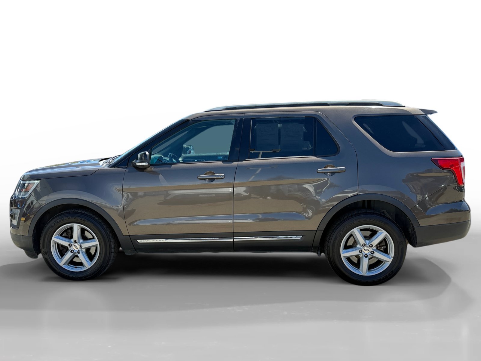 Used 2016 Ford Explorer XLT AWD/4WD image 2