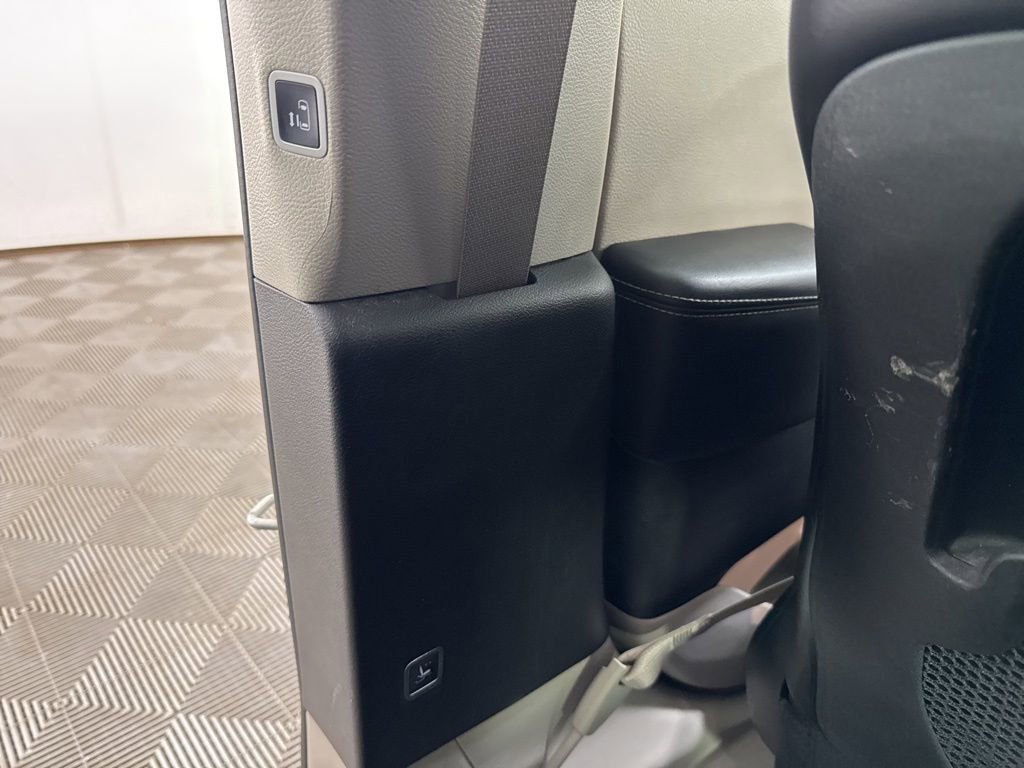 Used 2024 Chrysler Pacifica Touring-L FWD image 14