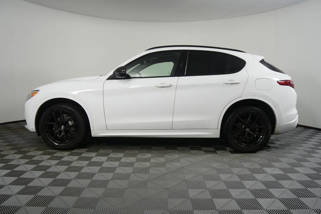Used 2021 Alfa Romeo Stelvio Sprint w/ Nero Edizione image 6