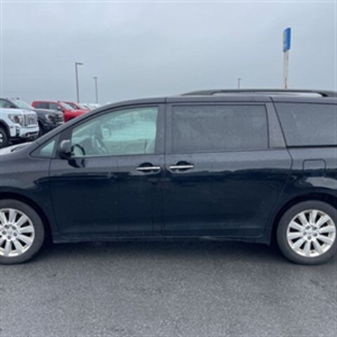 Used 2015 Toyota Sienna XLE w/ XLE Navigation Package AWD/4WD image 3