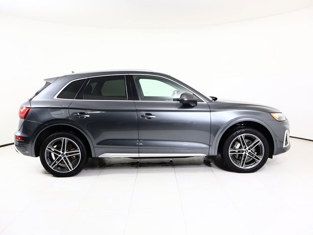 Used 2024 Audi Q5 e Premium w/ Convenience Package image 17