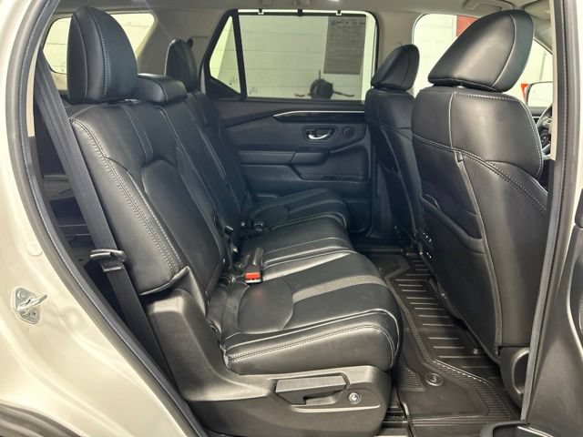 Certified 2025 Honda Pilot Touring image 18