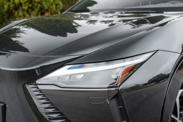 Used 2025 Lexus RZ 300e w/ Cold Area Package FWD image 4