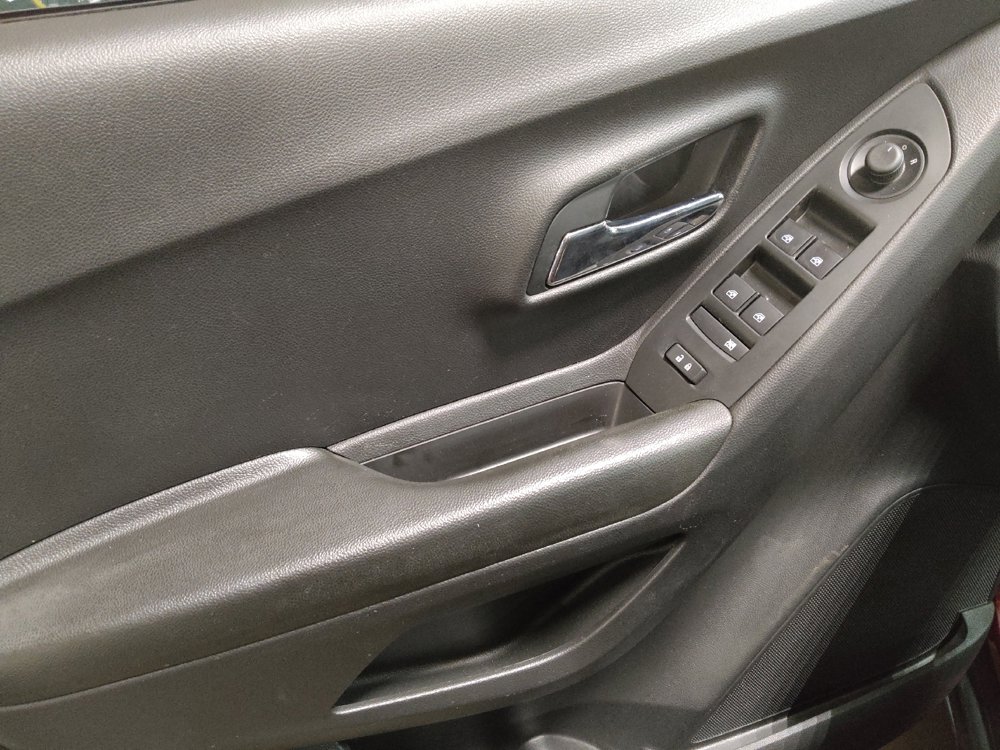 Used 2021 Chevrolet Trax LS w/ Tint and Cruise Package image 27