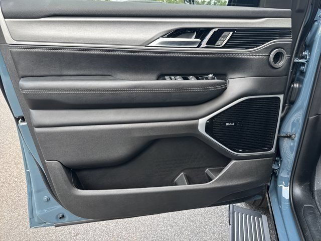 New 2026 Jeep Grand Wagoneer L Limited AWD/4WD image 11