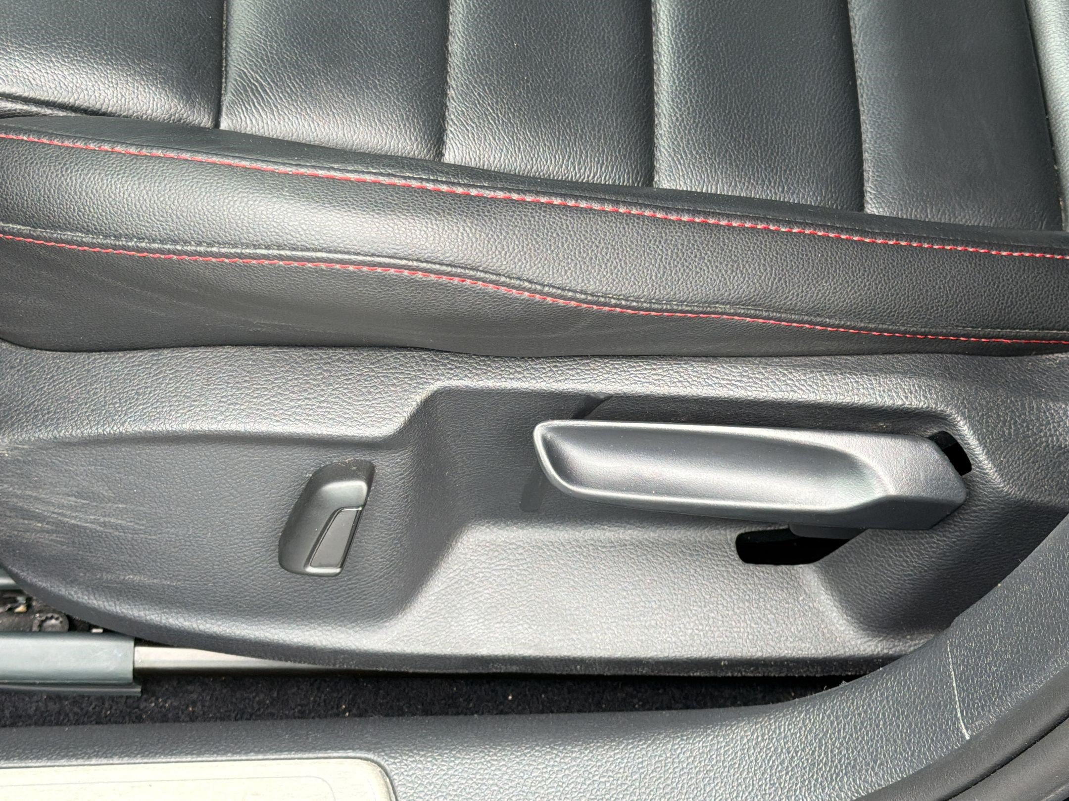 Used 2018 Volkswagen GTI SE w/ SE Leather Package FWD image 15
