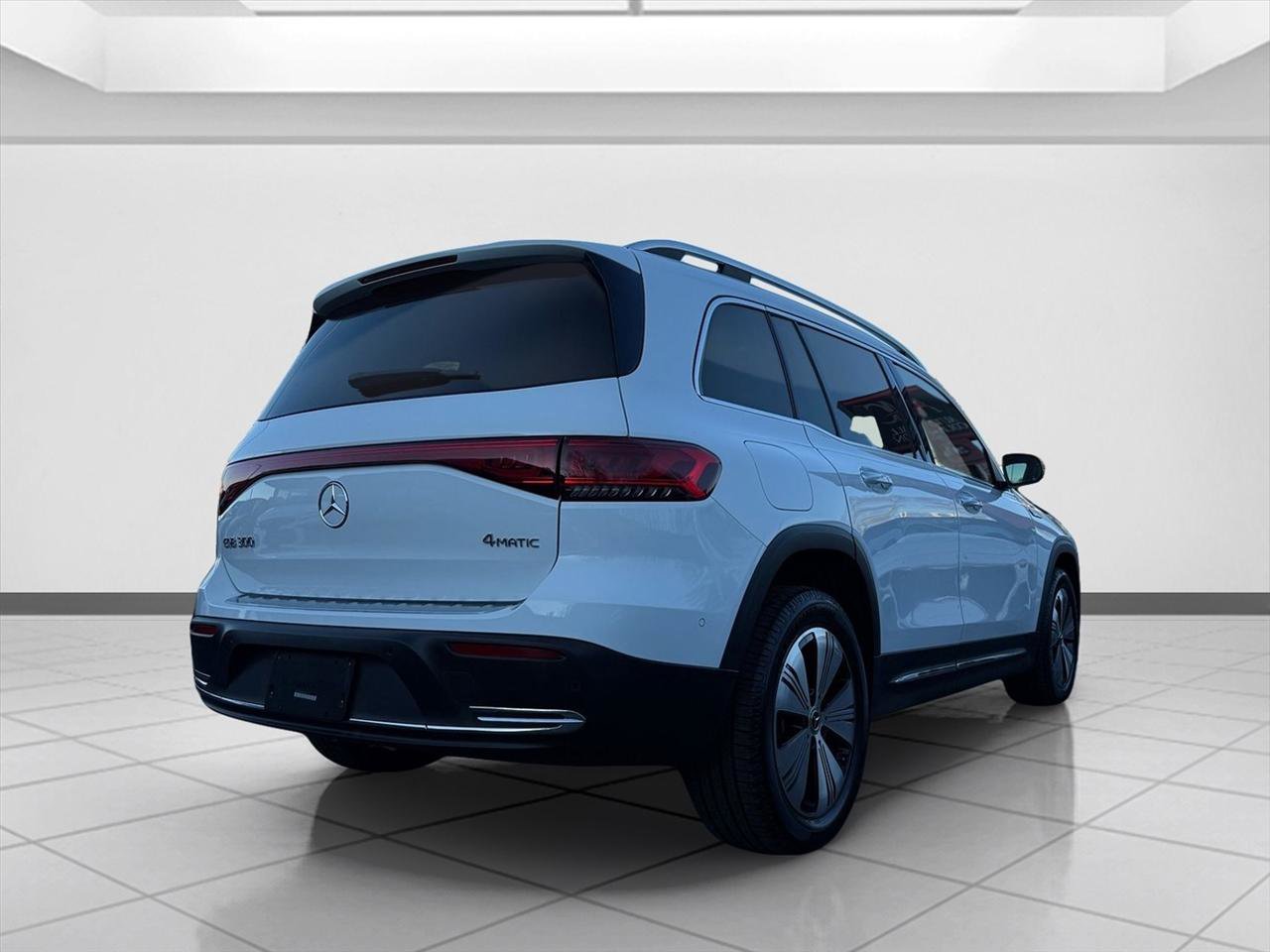 Used 2022 Mercedes-Benz EQB 300 4MATIC image 6