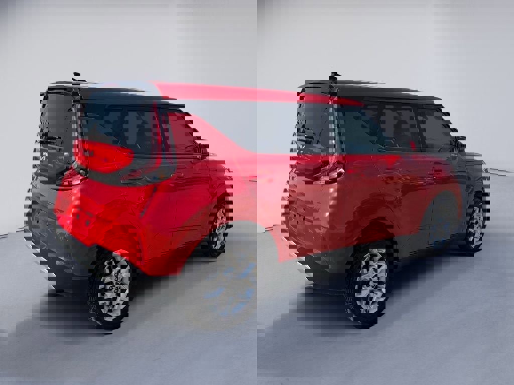 Used 2023 Kia Soul LX w/ LX Technology Package image 5