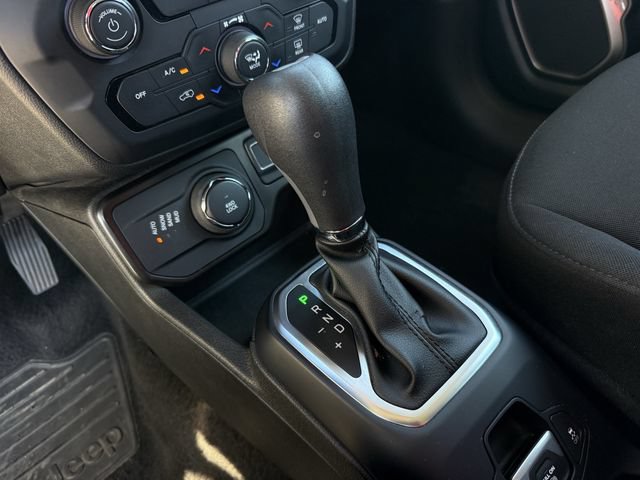 Used 2023 Jeep Renegade Latitude AWD/4WD image 19