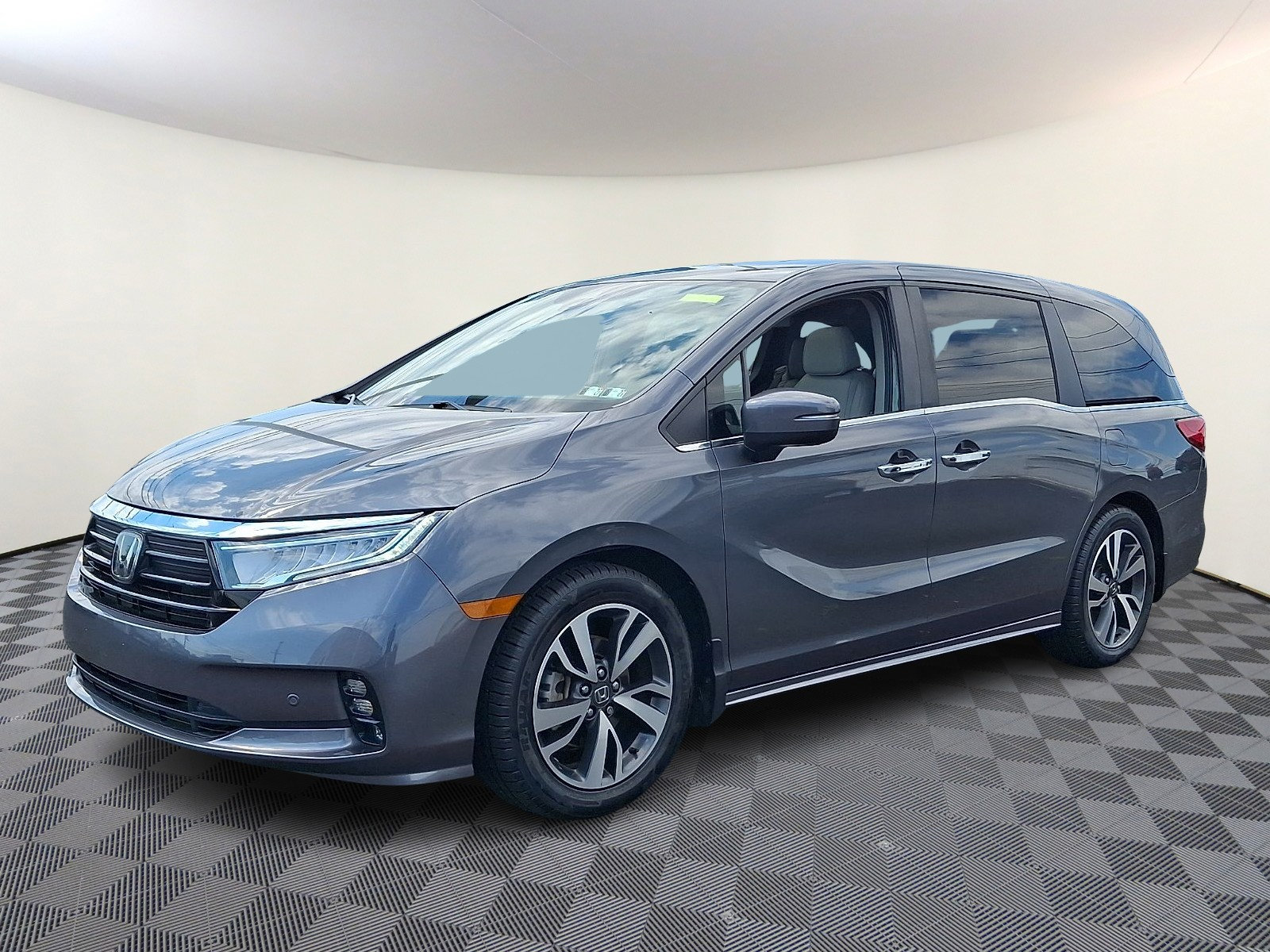 Used 2023 Honda Odyssey Touring image 3