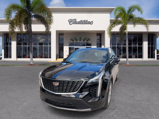 Used 2023 Cadillac XT4 Premium Luxury w/ Technology Package FWD image 5