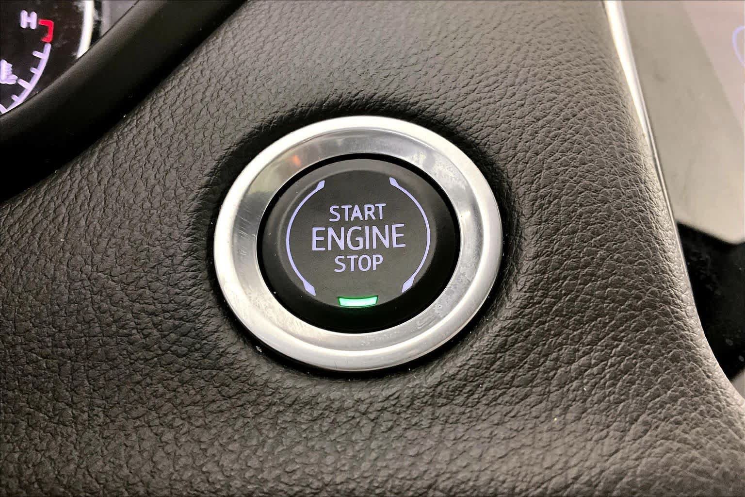 Certified 2023 Cadillac XT4 Luxury w/ Cold Weather Package FWD image 33