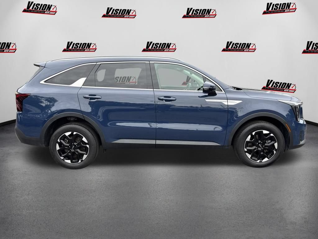 Certified 2025 Kia Sorento S AWD/4WD image 4