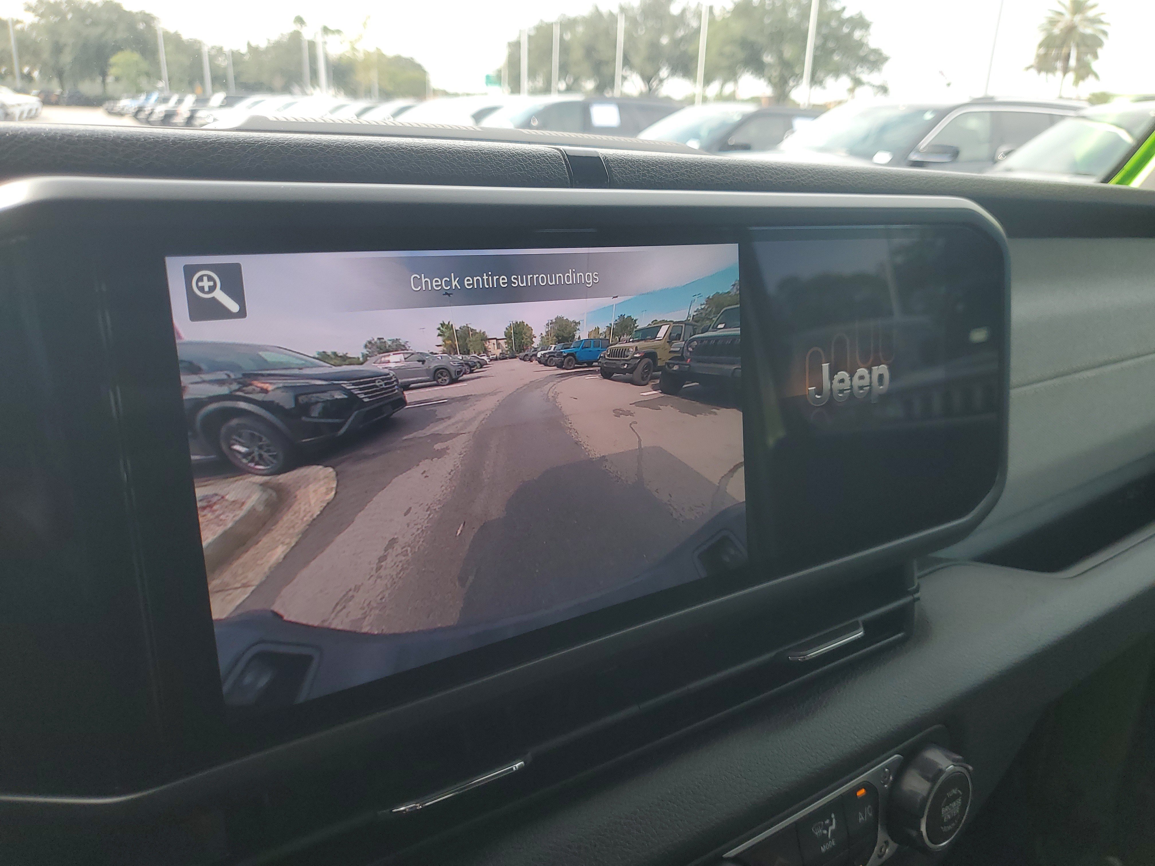 Used 2025 Jeep Gladiator Sport AWD/4WD image 21