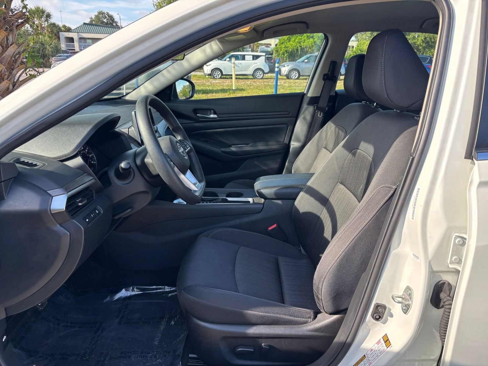 Used 2025 Nissan Altima 2.5 SV FWD image 28
