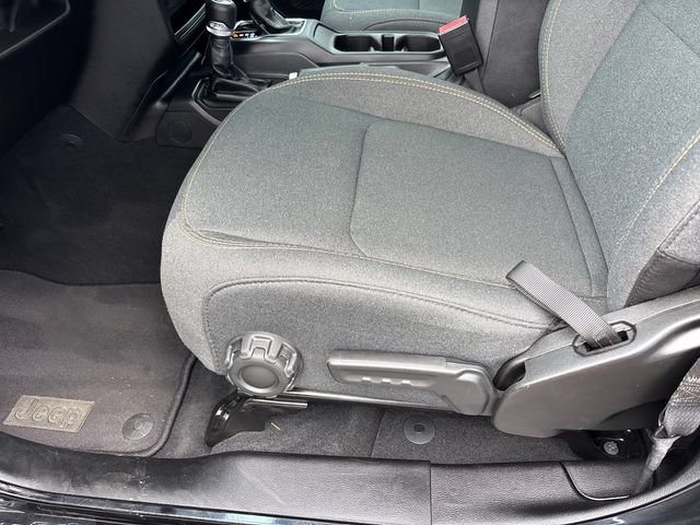 Used 2025 Jeep Wrangler Unlimited Sahara w/ Safety Group AWD/4WD image 7