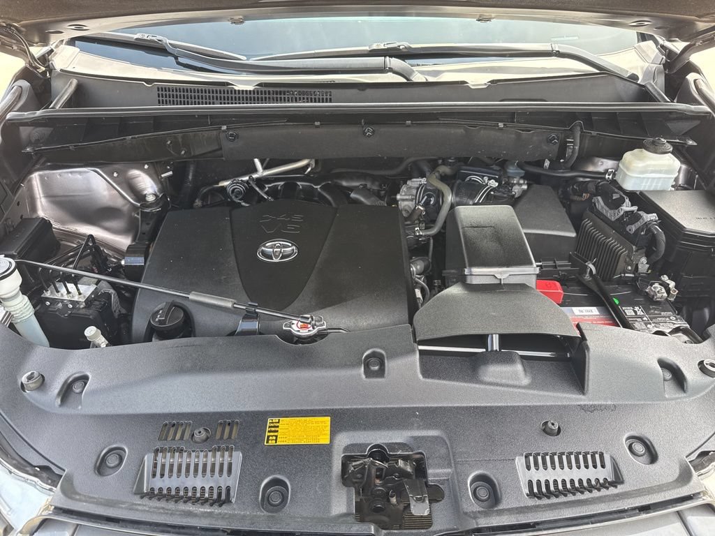 Used 2019 Toyota Highlander XLE AWD/4WD image 25