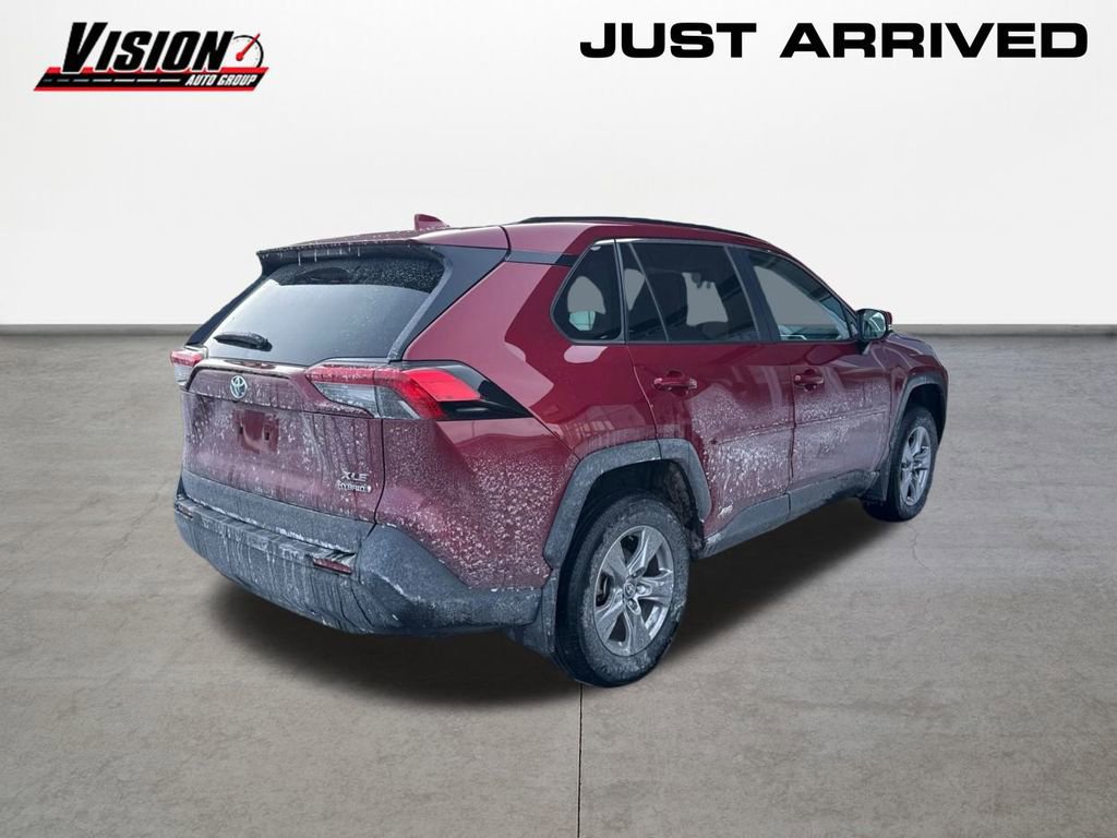 Used 2024 Toyota RAV4 XLE w/ Convenience Package image 5