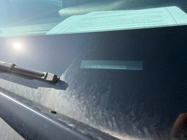 Certified 2024 Kia Carnival LX FWD image 19