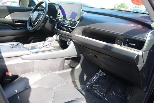 Certified 2025 Toyota Grand Highlander AWD image 32