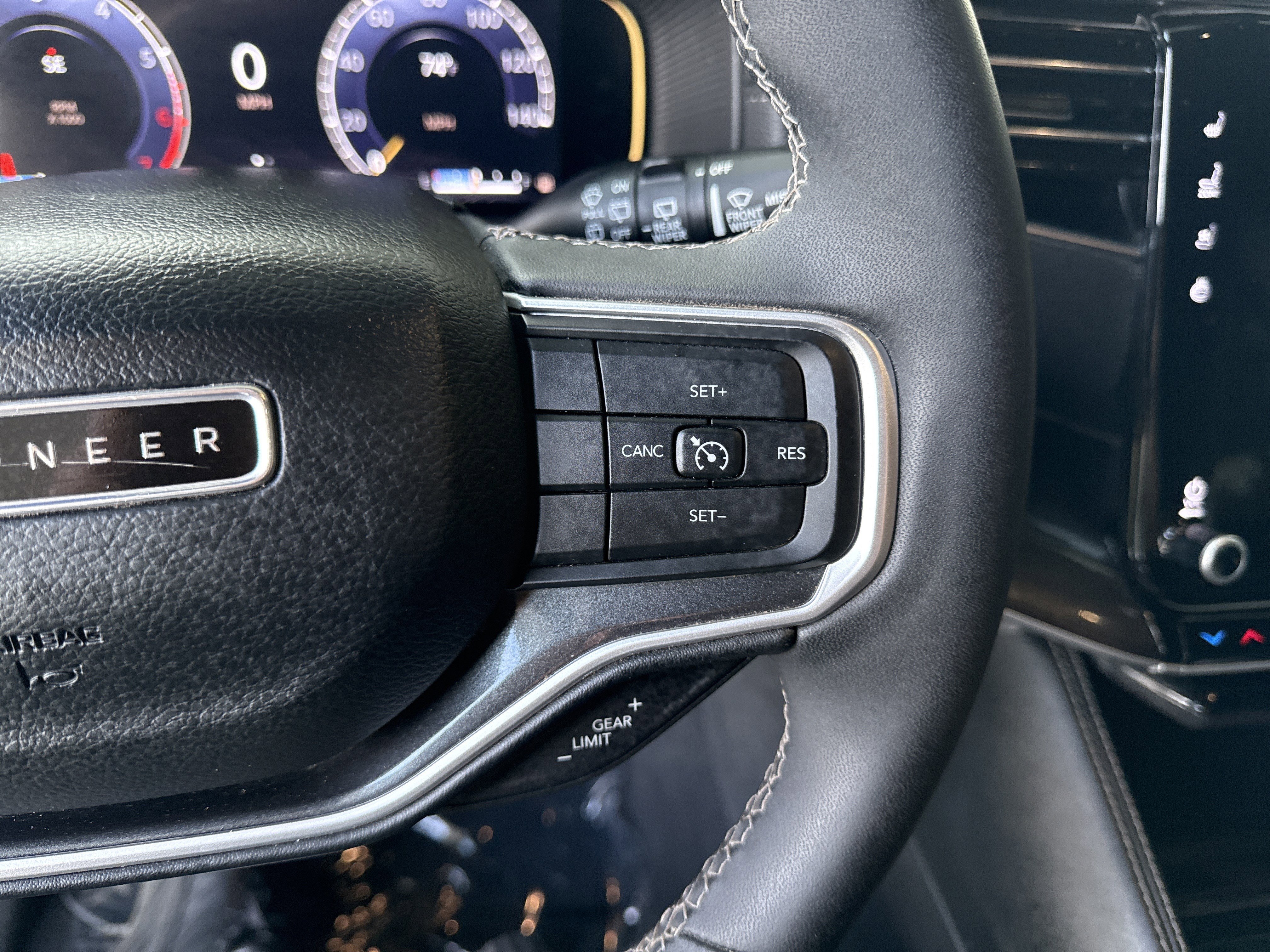 Used 2024 Jeep Wagoneer L image 21