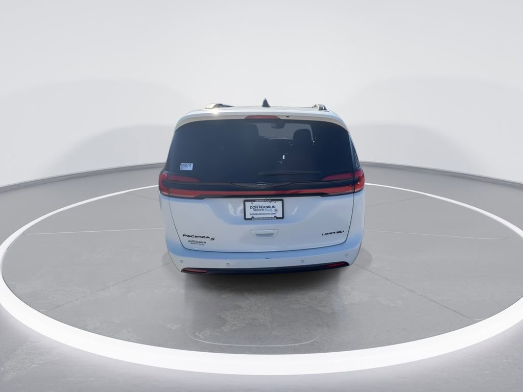 Used 2025 Chrysler Pacifica Limited FWD image 7