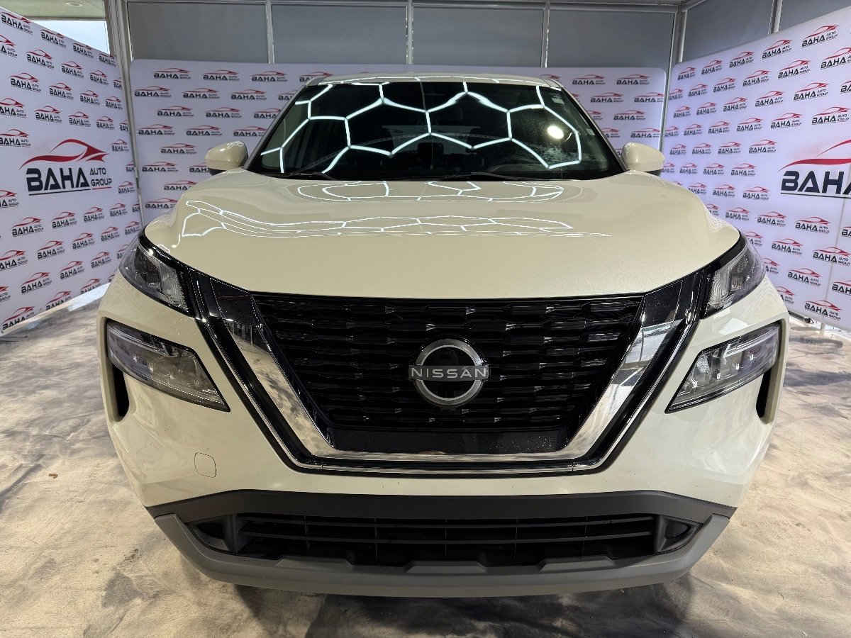 Used 2023 Nissan Rogue SV image 3