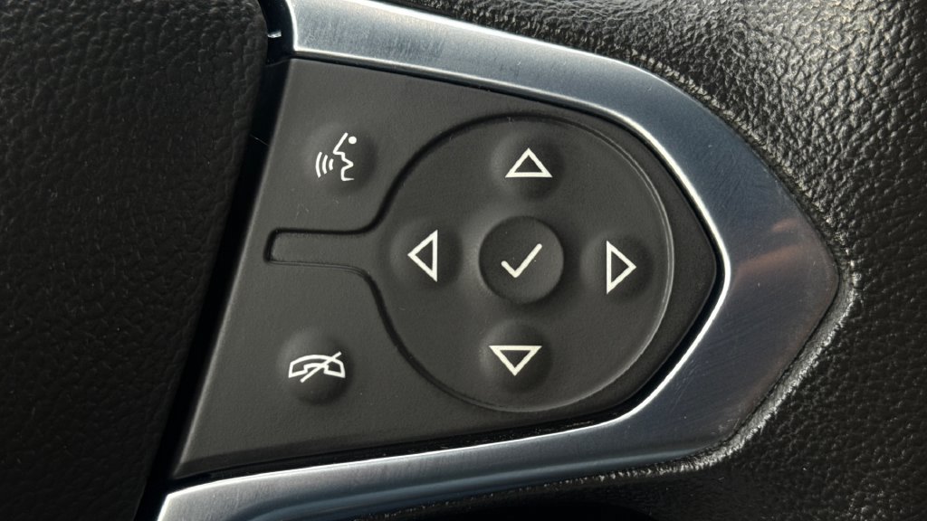 Used 2022 Chevrolet Traverse LS AWD/4WD image 34
