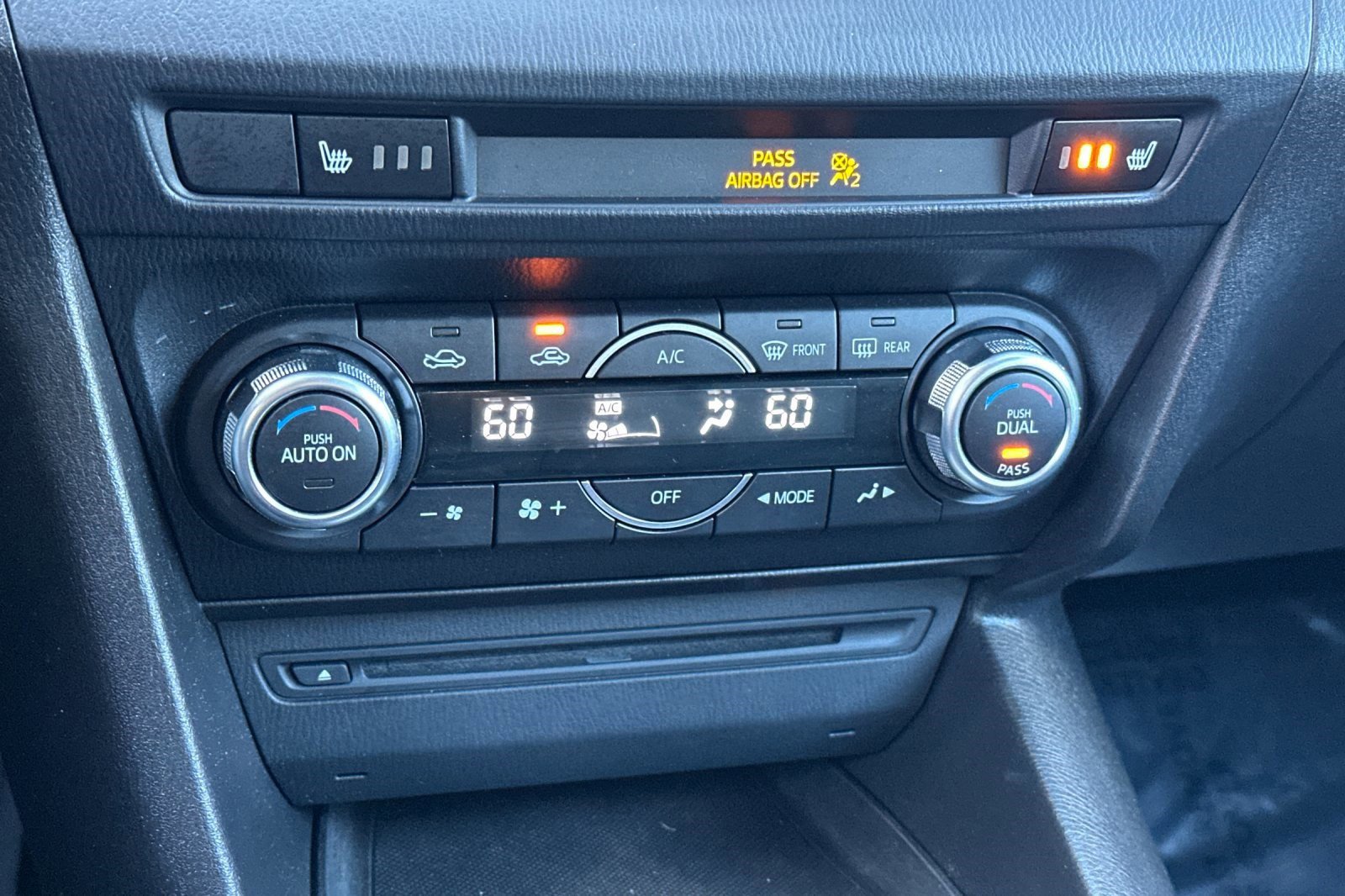 Used 2016 MAZDA MAZDA3 i Grand Touring image 19