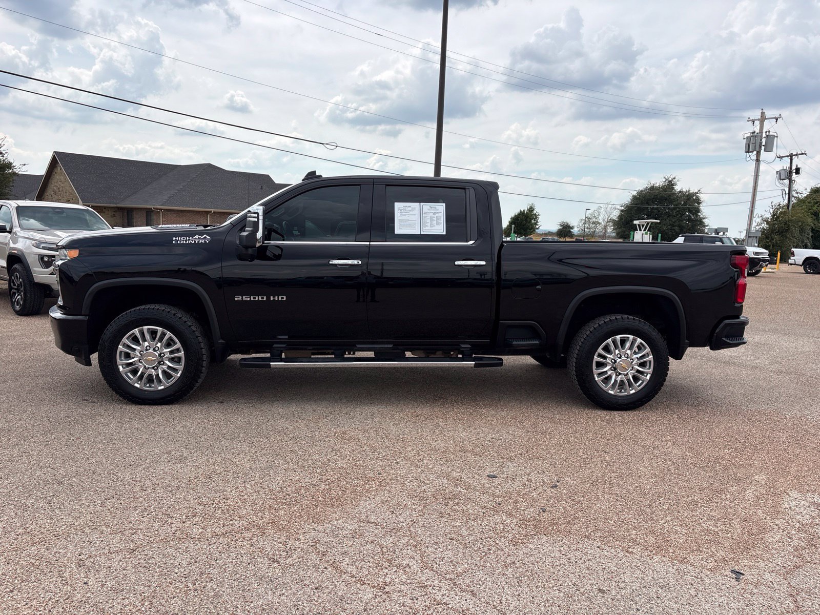 Used 2023 Chevrolet Silverado 2500 High Country w/ Safety Package II AWD/4WD image 2
