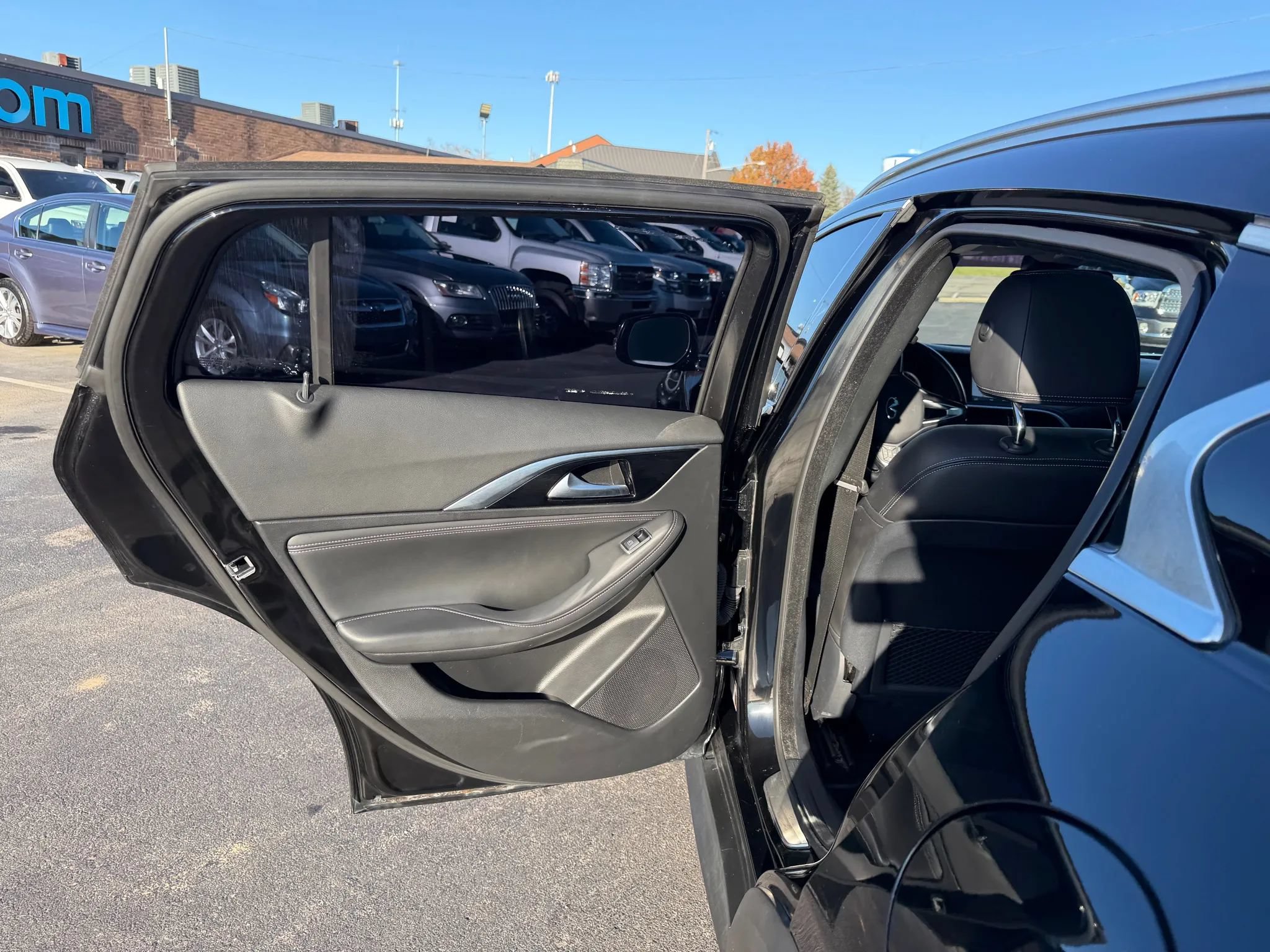 Used 2018 INFINITI QX30 Premium w/ Navigation Package AWD/4WD image 32