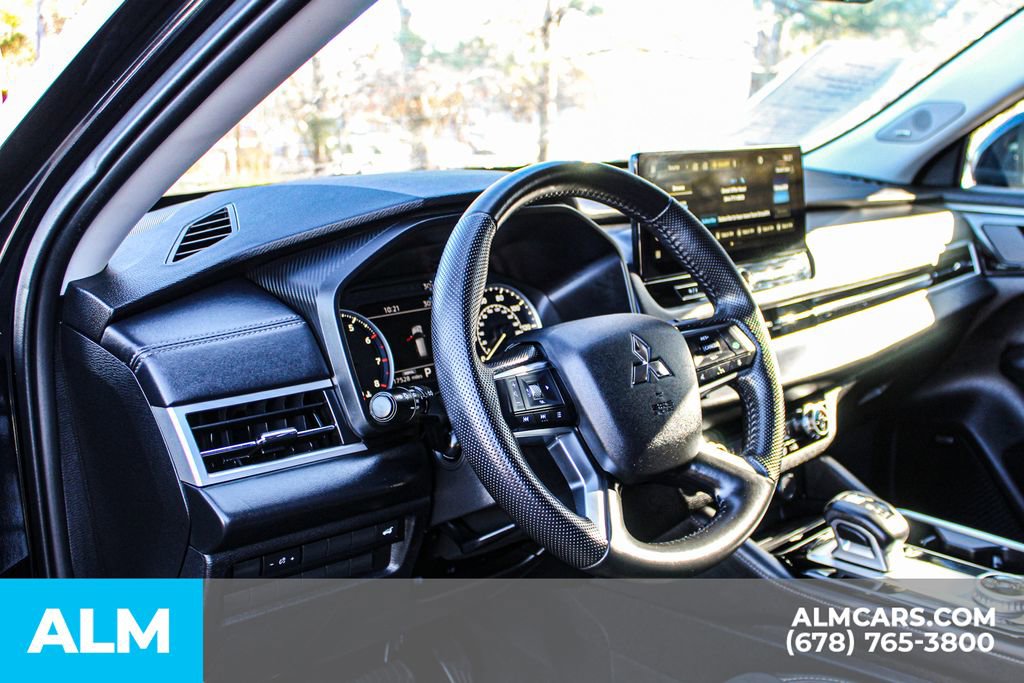 Used 2025 Mitsubishi Outlander SE image 34