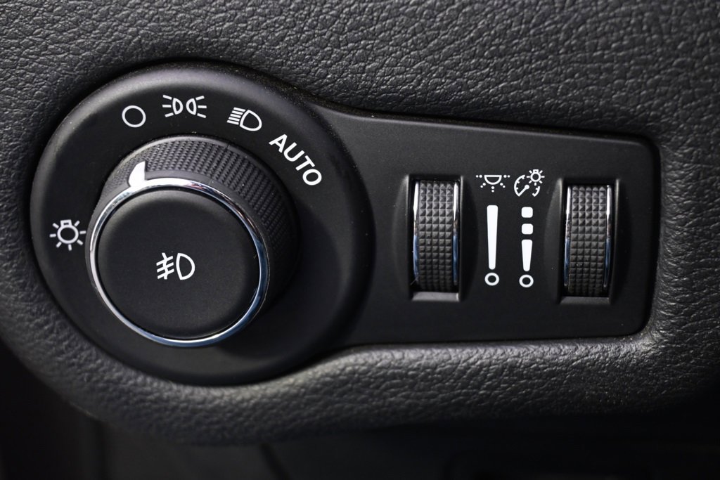 Used 2017 Jeep Cherokee Latitude w/ Safety/Convenience Group image 24