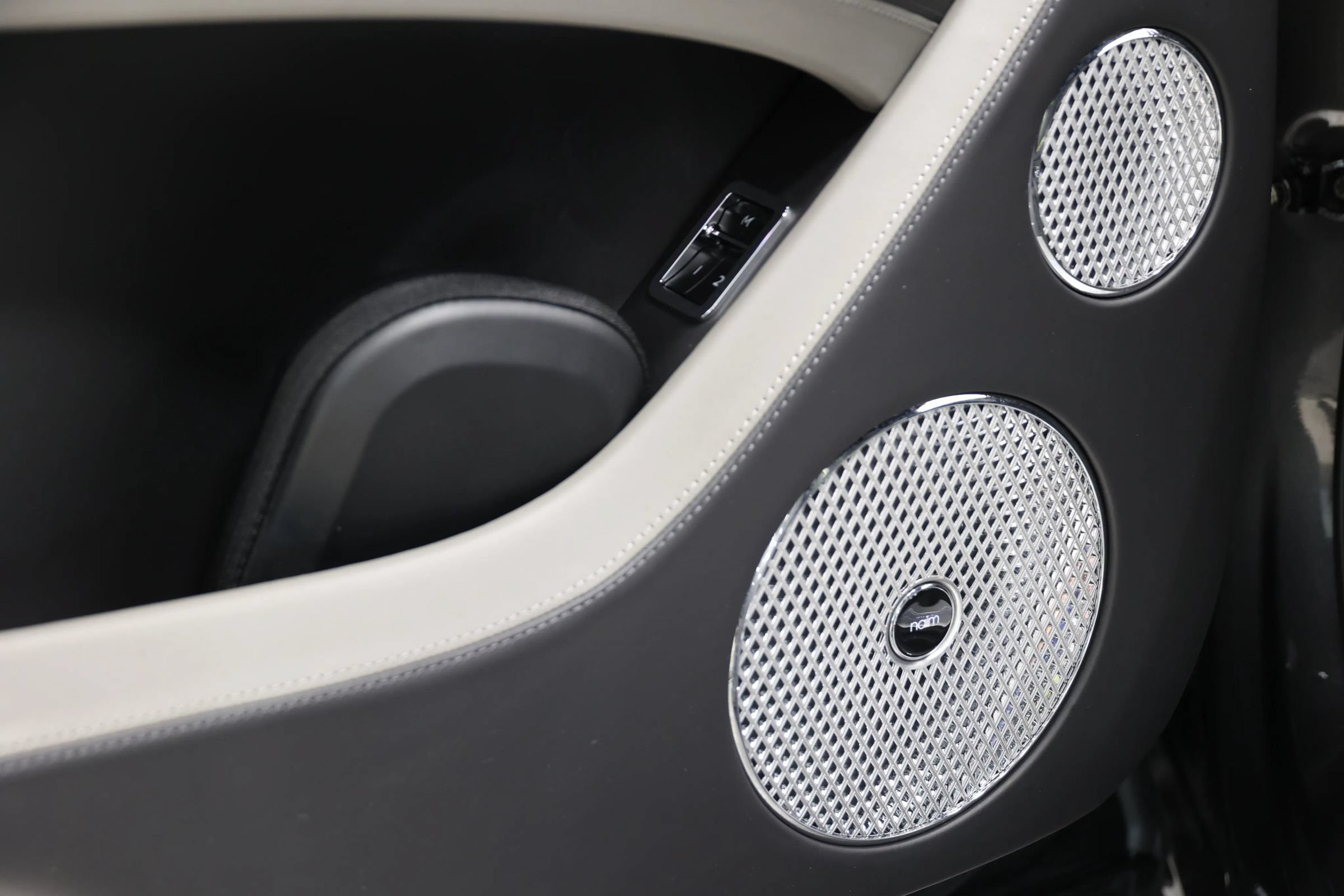 Used 2023 Bentley Bentayga Extended Wheelbase AWD/4WD image 58