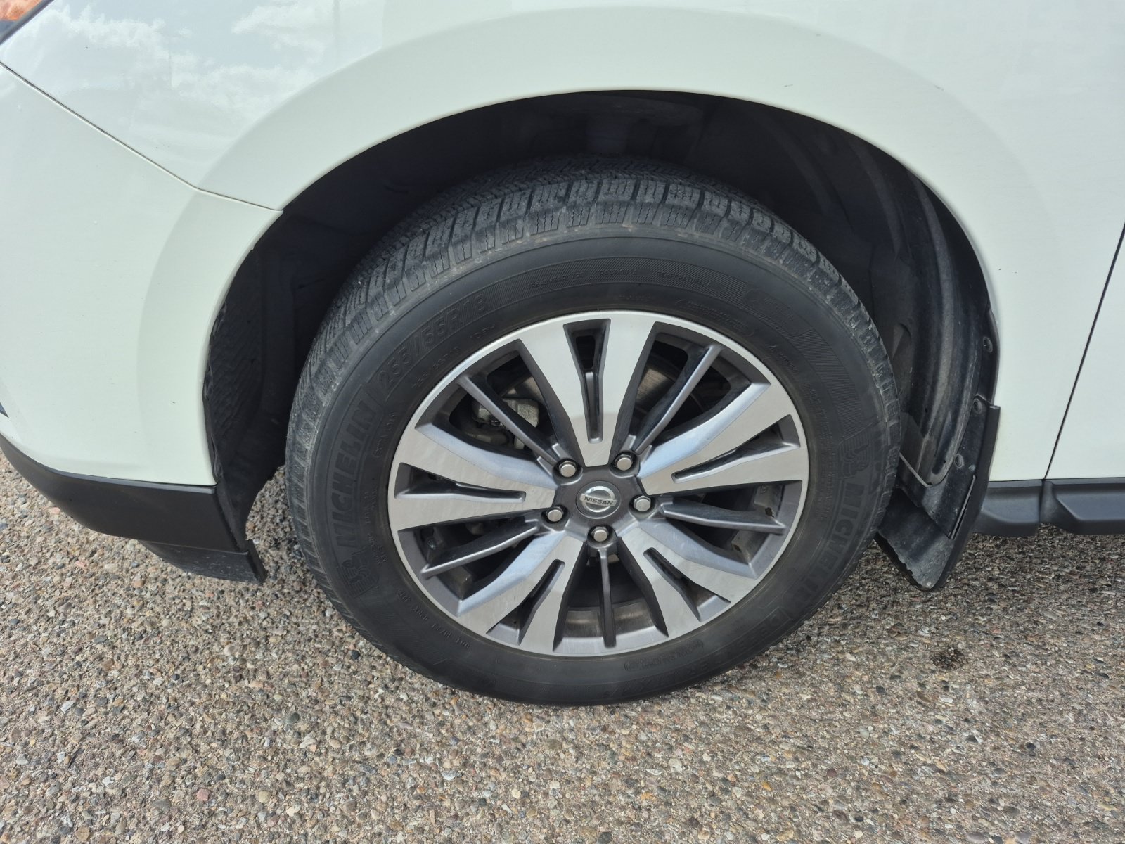 Used 2020 Nissan Pathfinder S FWD image 24