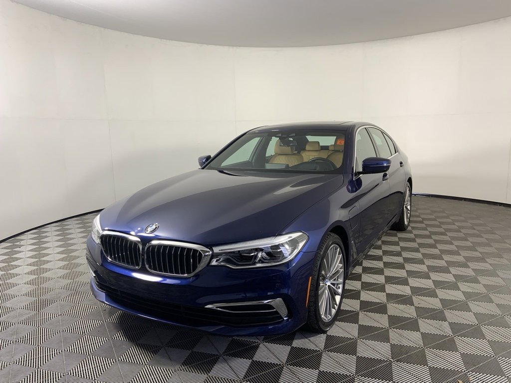 Used 2020 BMW 530e xDrive w/ Executive Package image 5