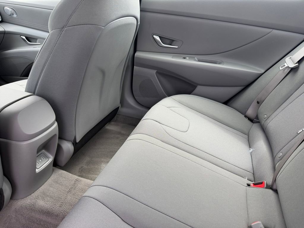 New 2026 Hyundai Elantra SE FWD image 13