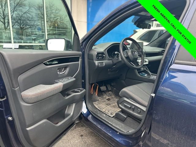 Used 2025 Honda Pilot Sport image 17