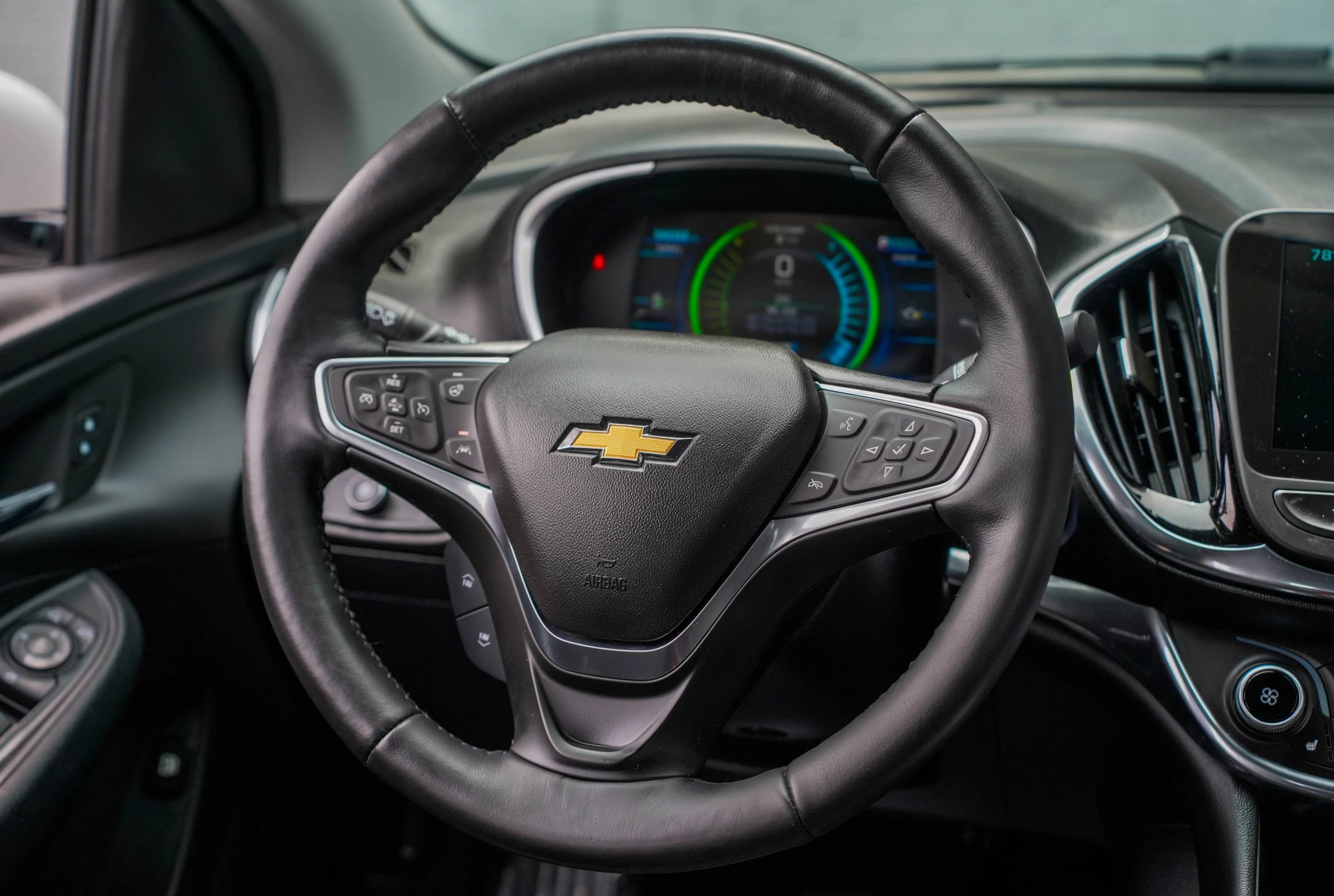 Used 2018 Chevrolet Volt Premier w/ Driver Confidence Package FWD image 16