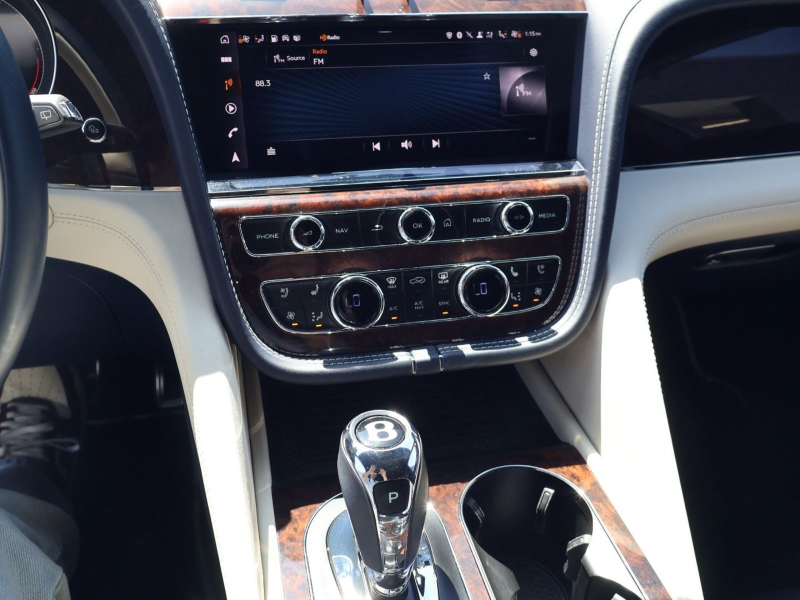 Certified 2022 Bentley Bentayga AWD/4WD image 19