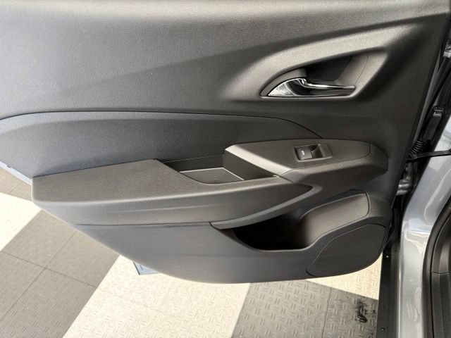 New 2026 Chevrolet Trax LS w/ LS Convenience Package FWD image 17