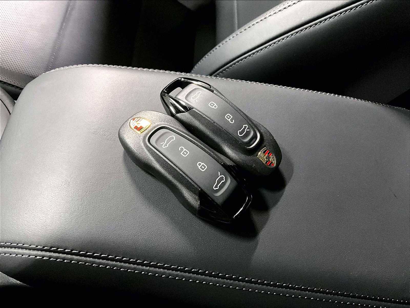 Used 2025 Porsche Macan 4 Electric image 38