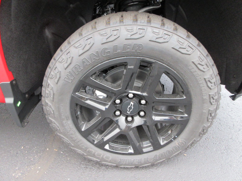 New 2026 Chevrolet Silverado 1500 Custom Trail Boss w/ LPO, Dark Essentials Package AWD/4WD image 10