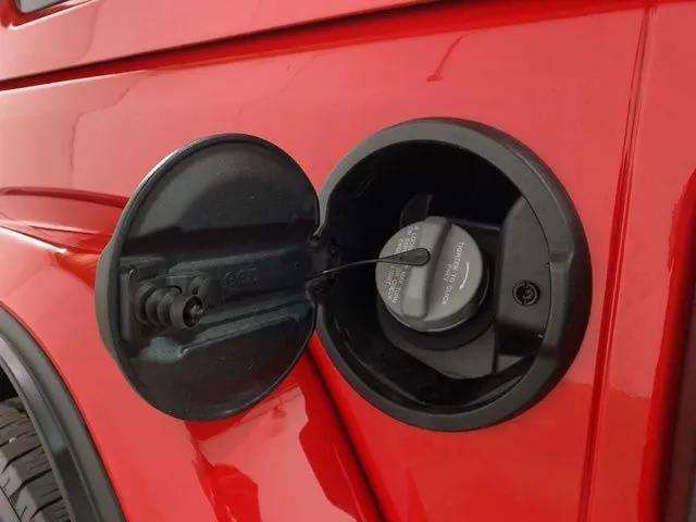 Used 2025 Jeep Wrangler Unlimited Sahara w/ Safety Group image 97