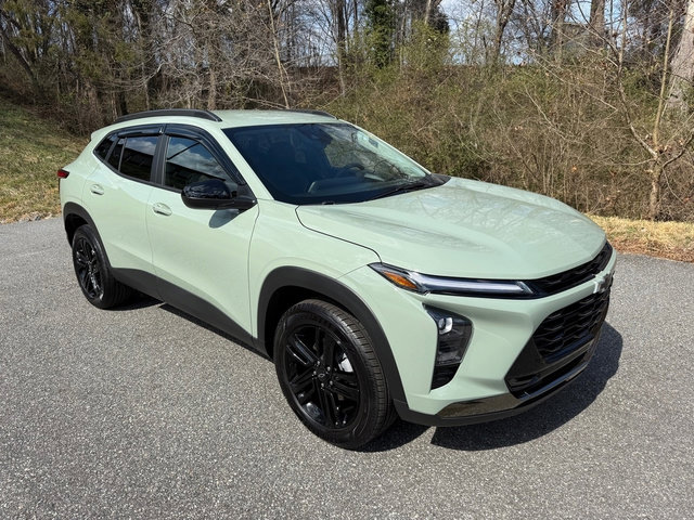 Used 2025 Chevrolet Trax ACTIV image 4