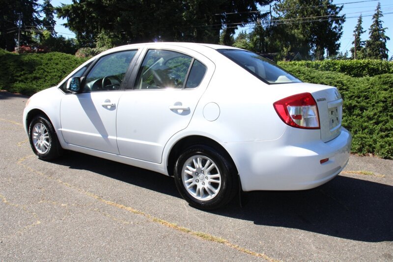 Used 2012 Suzuki SX4 LE FWD image 4